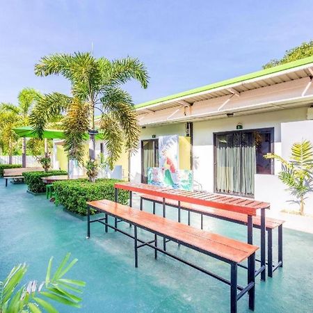 Oyo 450 Rawai Studios Resort Exterior photo