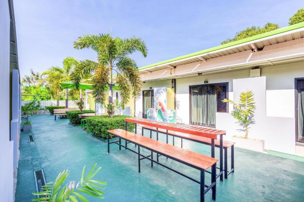 Oyo 450 Rawai Studios Resort Exterior photo