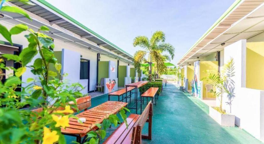 Oyo 450 Rawai Studios Resort Exterior photo