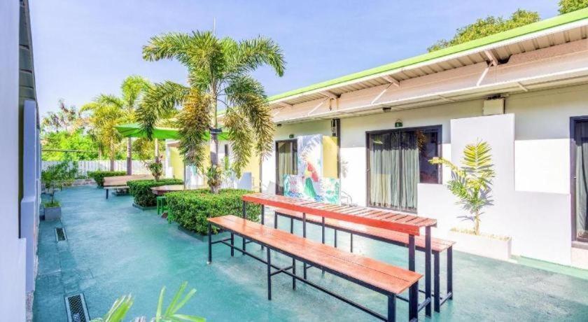 Oyo 450 Rawai Studios Resort Exterior photo