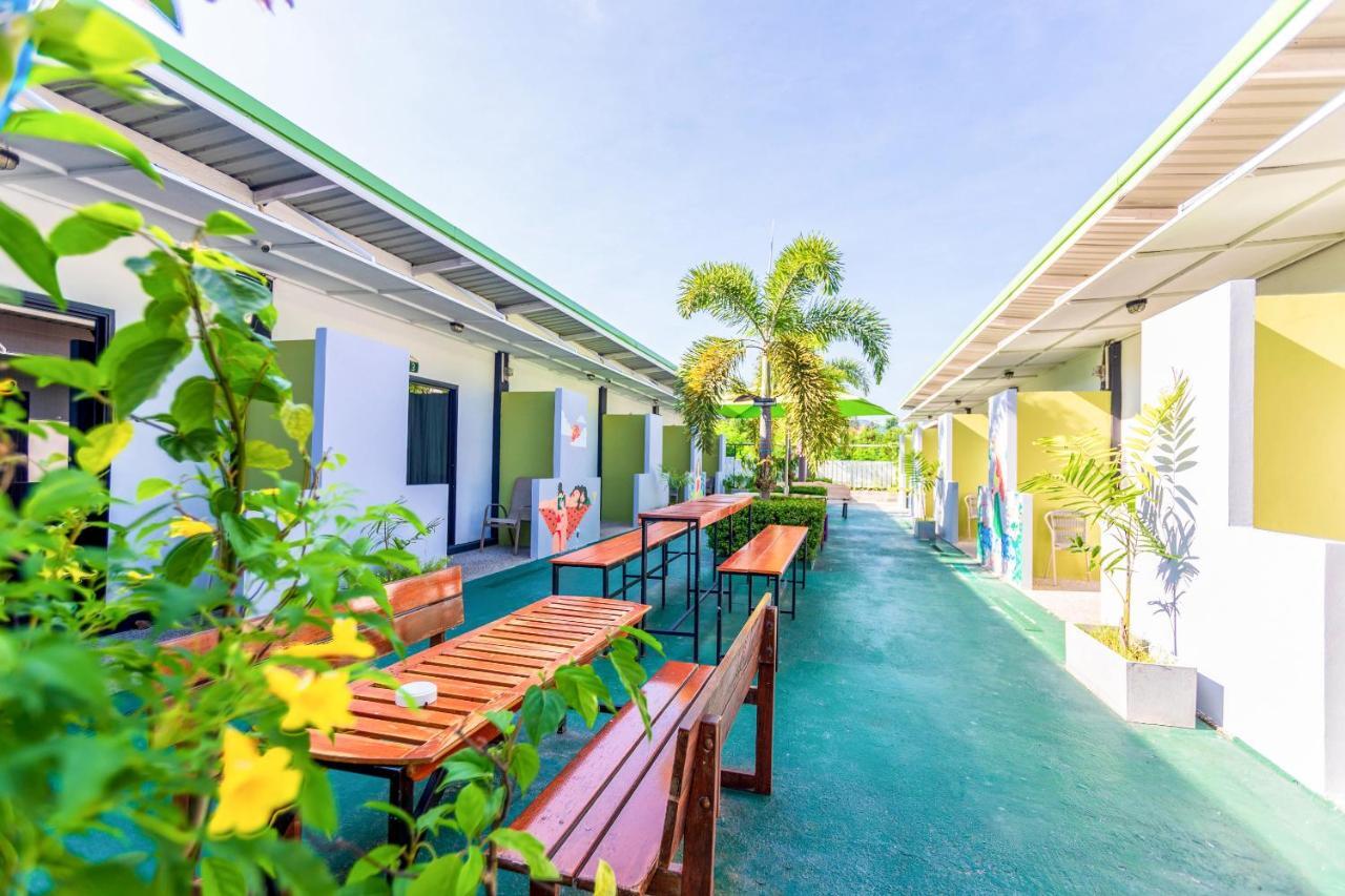 Oyo 450 Rawai Studios Resort Exterior photo